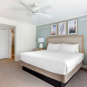 Two-Bedroom Suite One King Bed Two Twin Beds